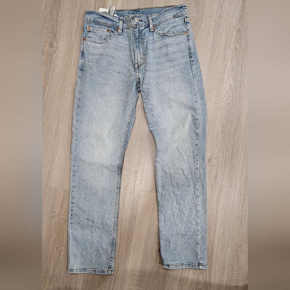 Light wash Levi's Demin